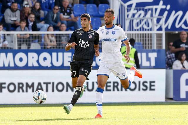 詹姆斯连4场三双浓眉40+12 湖人险胜马刺4连胜